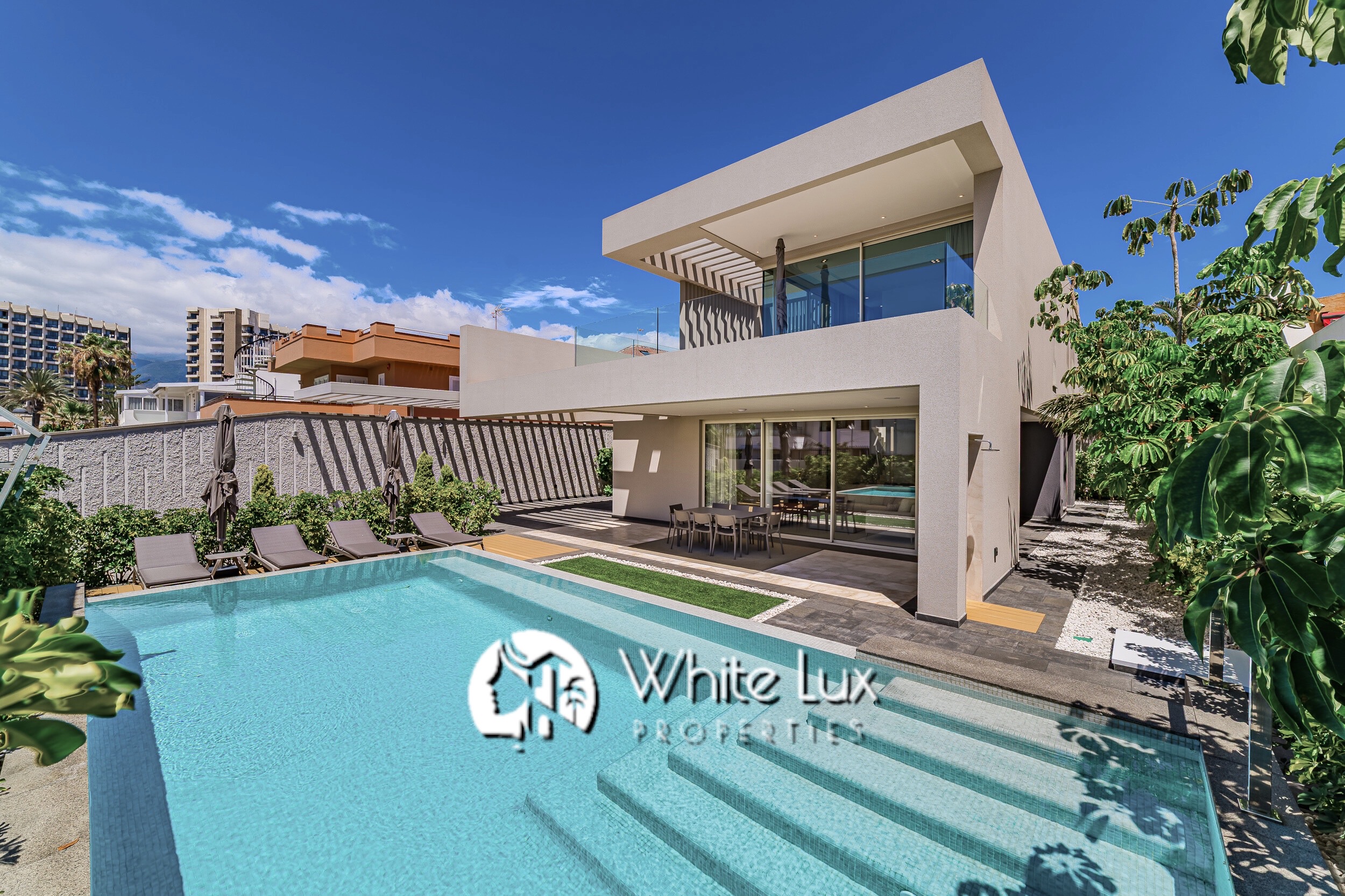 galeria VILLA DE DISEÑO EXCLUSIVO EN EL CORAZÓN DE PLAYA DE LAS AMÉRICAS 